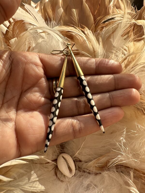 Boucles d’oreilles os brulé du Kenya